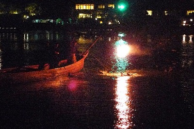 小舟の篝火