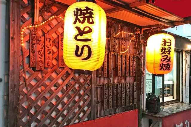 店頭の焼きとり提灯